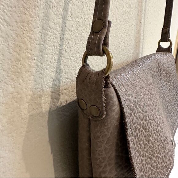 Jess Conti | handmade pebbled leather soft stone flap bag crossbody - Picture 4 of 16